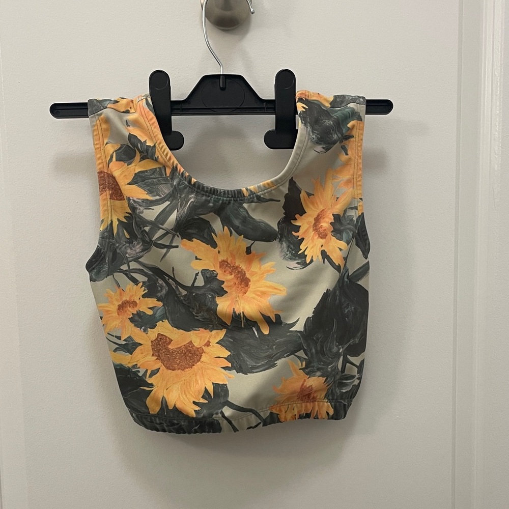 Luckyleo top size M NWOT
